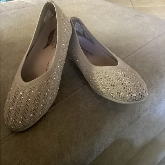 New in box sparkly Skechers - Picture 1 of 7